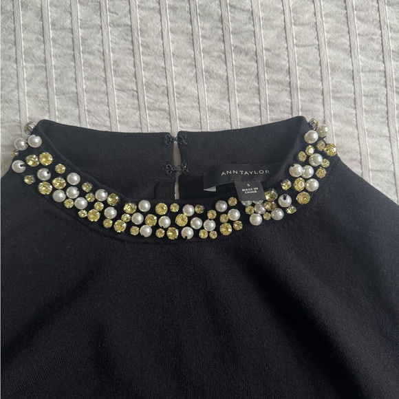 ANN TAYLOR size SMALL black sweater w jewel and pearl collar - Picture 5 of 11